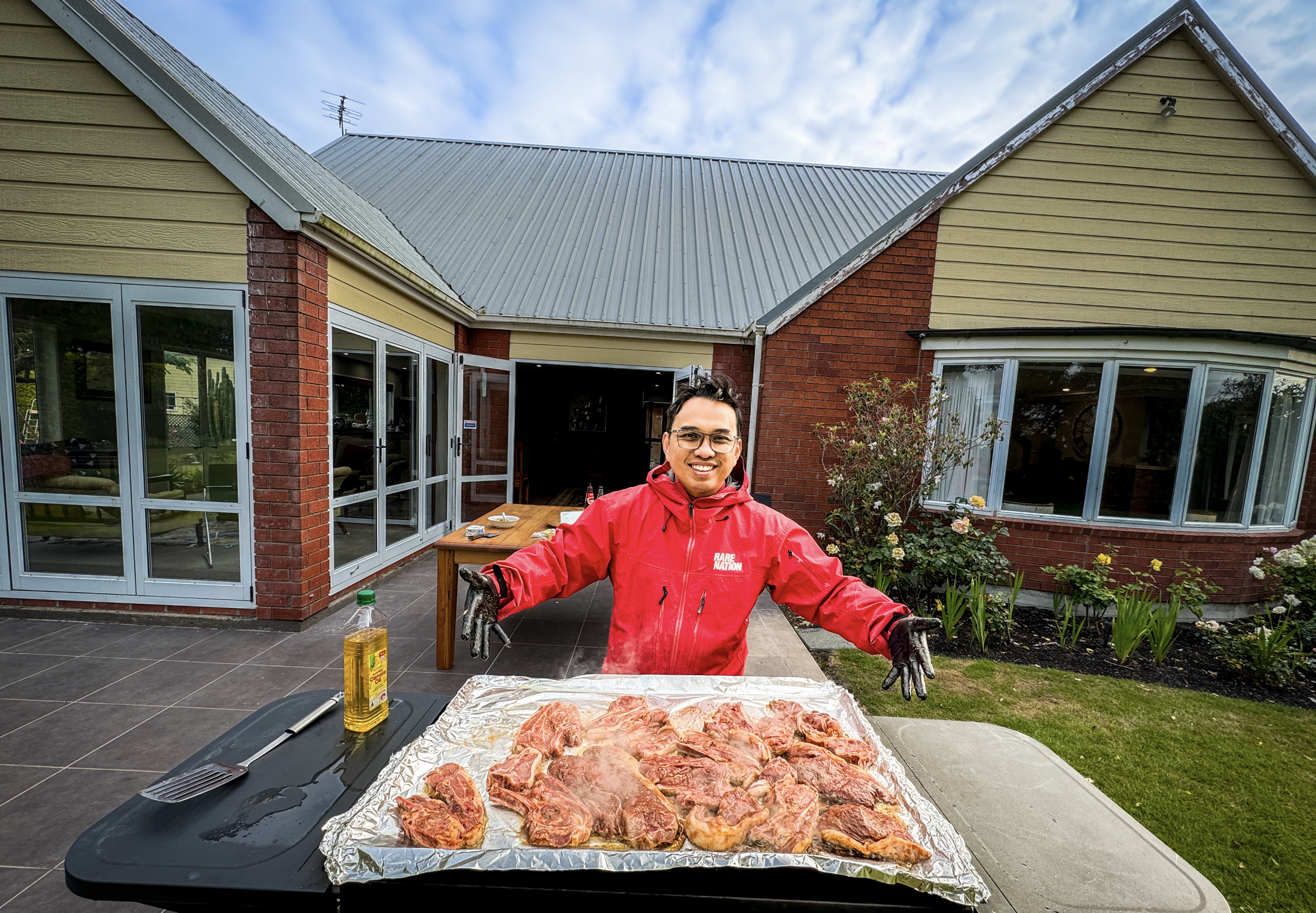 Paling nikmat, daging potongan steak yang kayangan dengan harga yang sangat murah. Apa lagi, kerja kami jadi karnivor di New Zealand